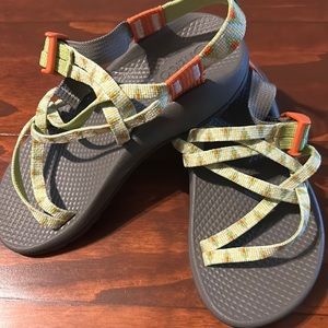 Girls Chaco Sandals, New without tags- size 3